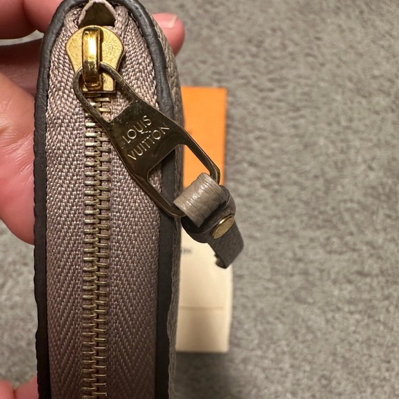 Louis Vuitton Zippy Coin Wallet - Picture 4 of 6